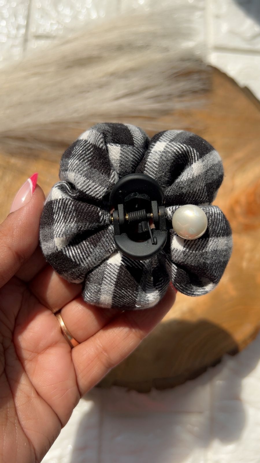 Blossom Pearl Mini _ Claw Clip