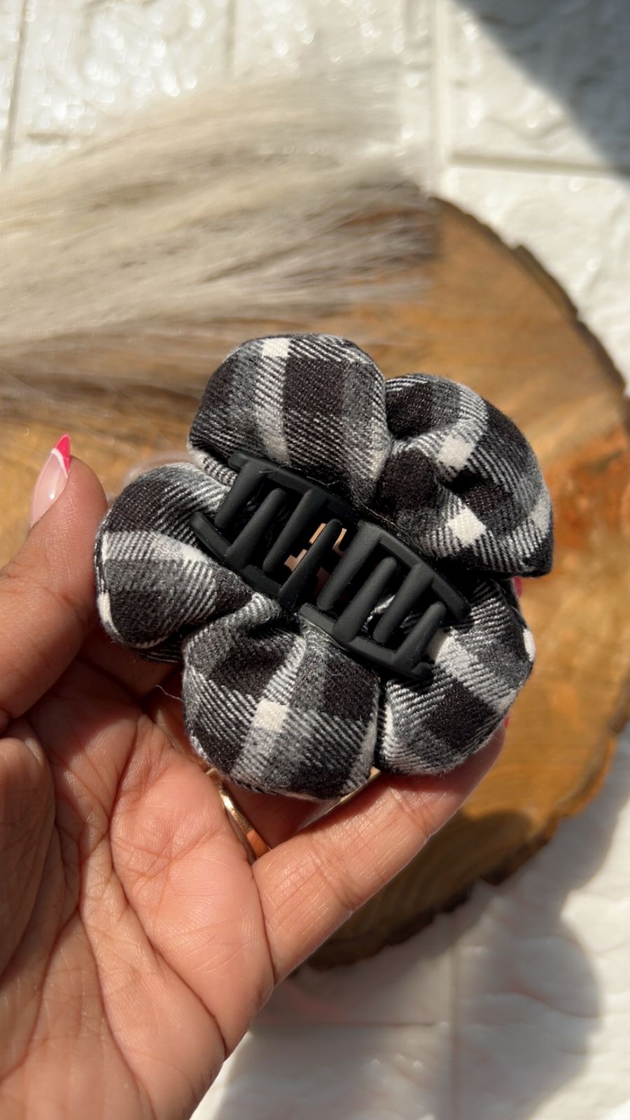 Blossom Pearl Mini _ Claw Clip